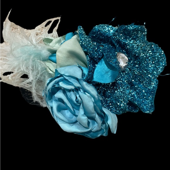 Turquoise blue oversized sequin bow flower feather fascinator headband - Picture 4 of 5